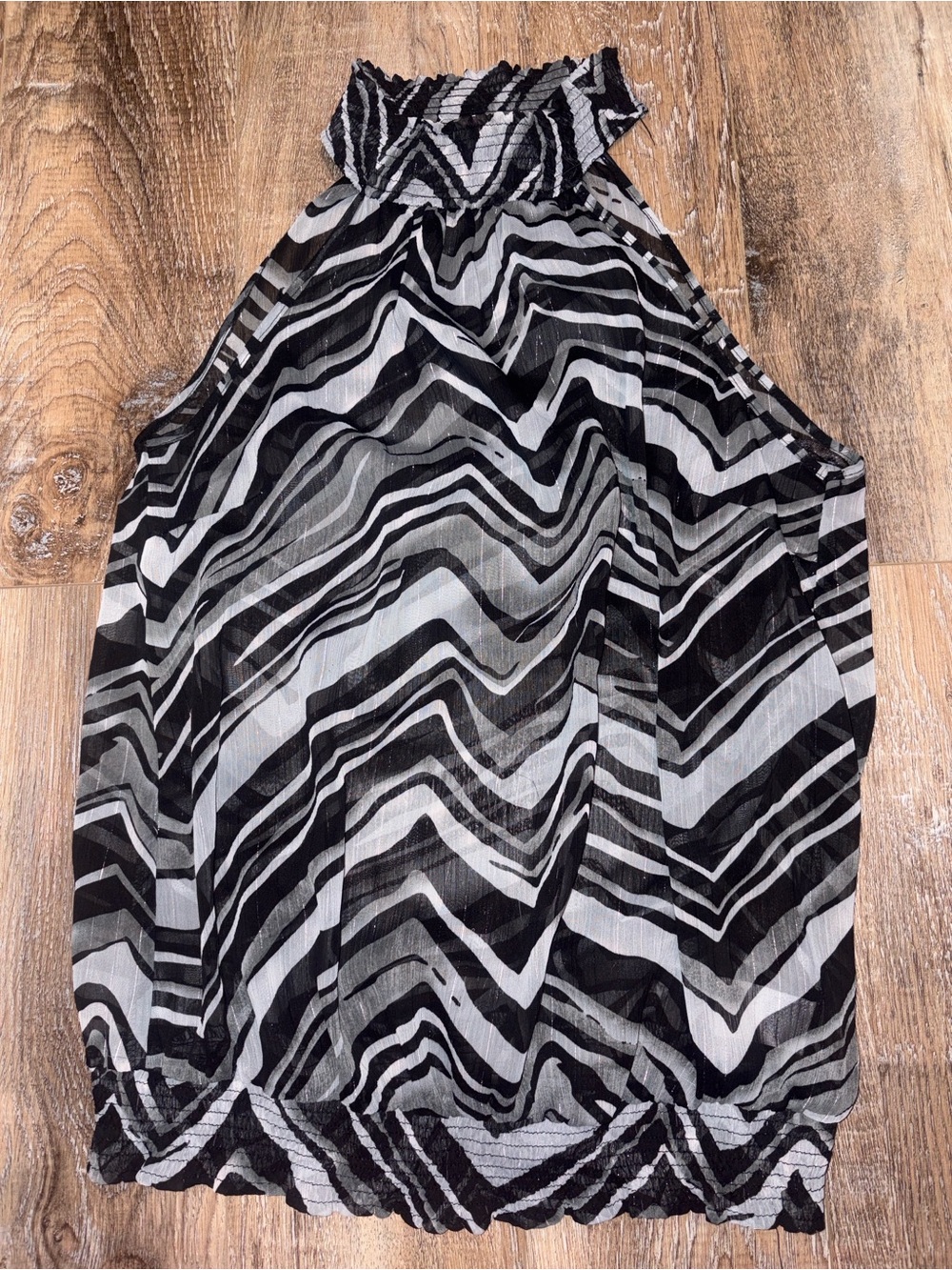 Suzy Shier Black & White Wave-Print Halter Tank